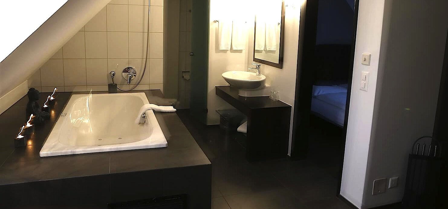 Suite mit Whirlwanne und Cheminée