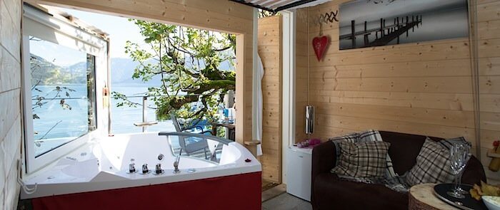 Mini Baumhaus (9m2) mit grossem ausfahrbarem Whirlpool